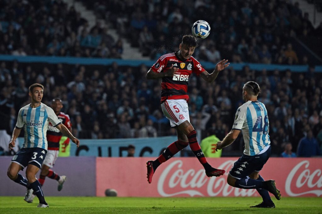 Flamengo e Racing se enfrentaram pela Libertadores