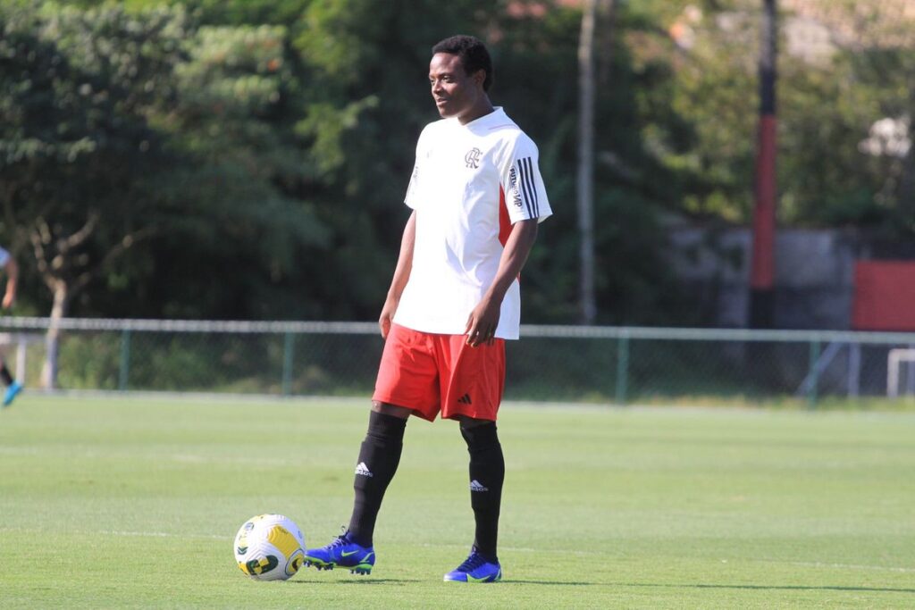 O atacante nigeriano Shola Ogundana, recém chegado ao Flamengo, marcou dois gols na goleada do sub-20 B nesta quarta-feira (24)