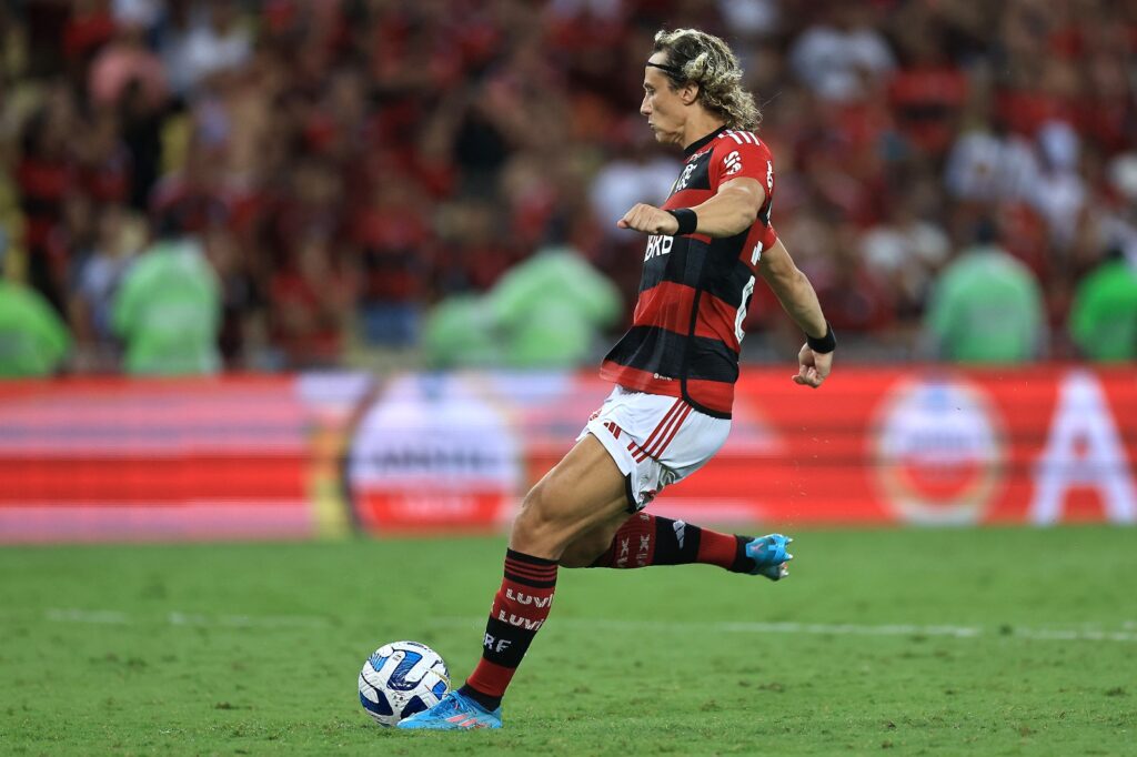Na partida contra o Bahia, David Luiz desencanta e marca seu primeiro gol com a camisa do Flamengo. David marcou o terceiro gol do Flamengo