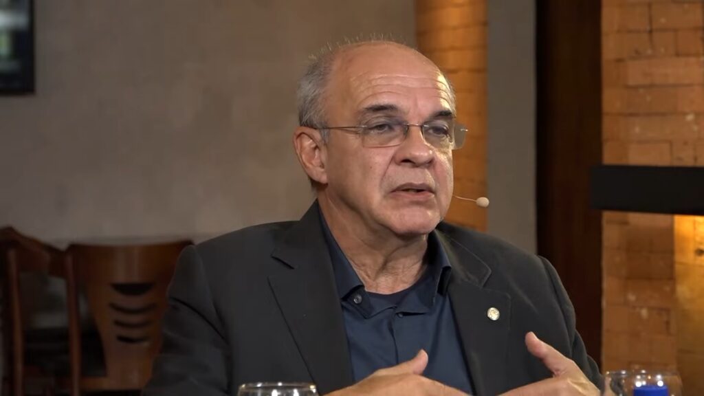 Eduardo Bandeira de Mello comenta gestão atual do Flamengo e fala sobre racha político