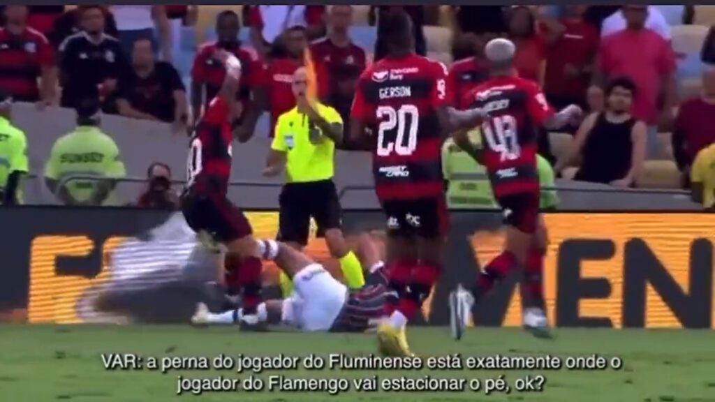Pisão de Gabigol em Ganso no Flamengo x Fluminense