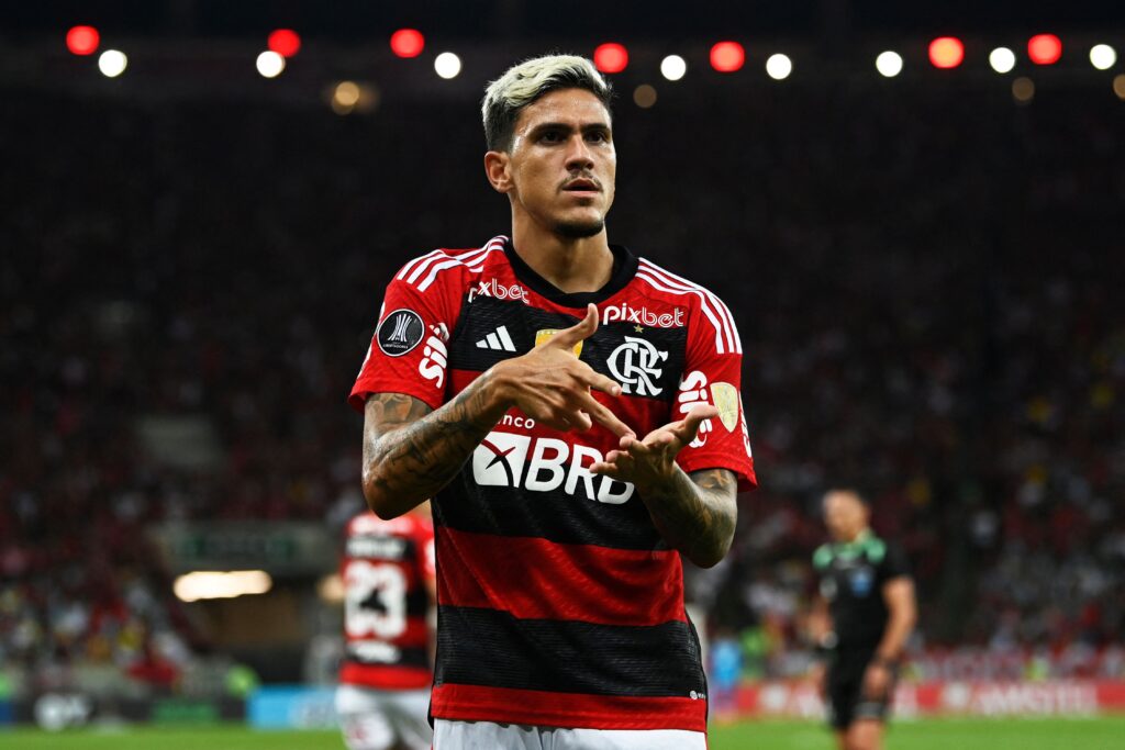 Pedro comemora gol pelo Flamengo; jogador sofreu agressão de Pablo Fernández, criticou comissão de Sampaoli e não treinou nesta segunda-feira