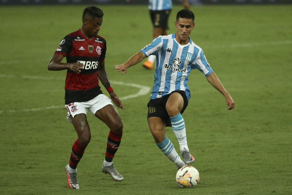 Matias Rojas jogando contra o Flamengo