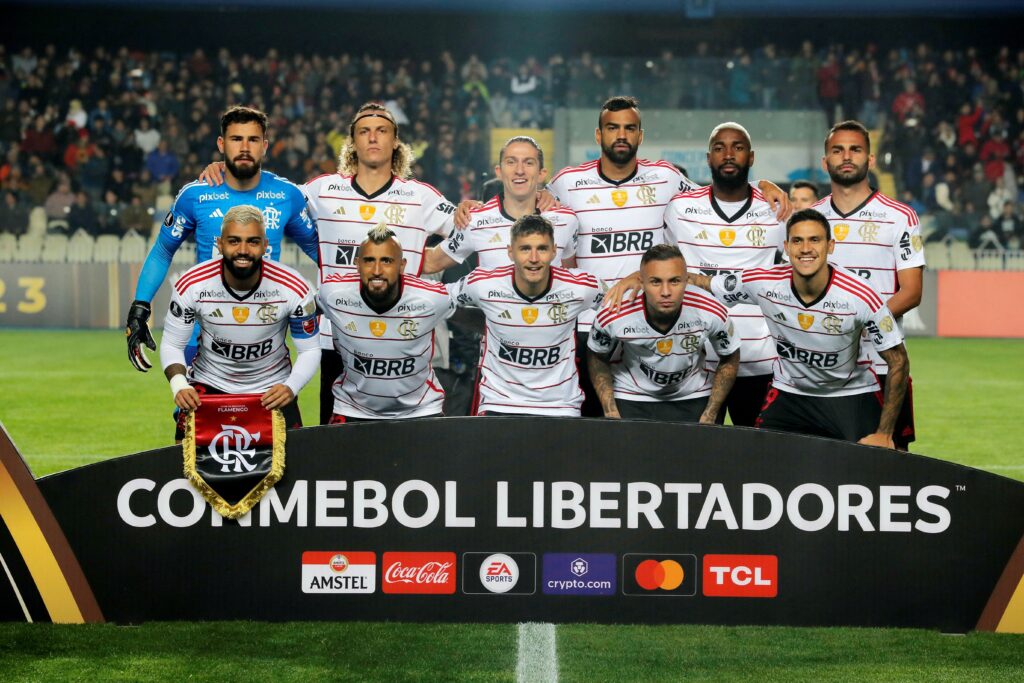 Time do Flamengo posando para a foto antes da partida contra o Ñublense