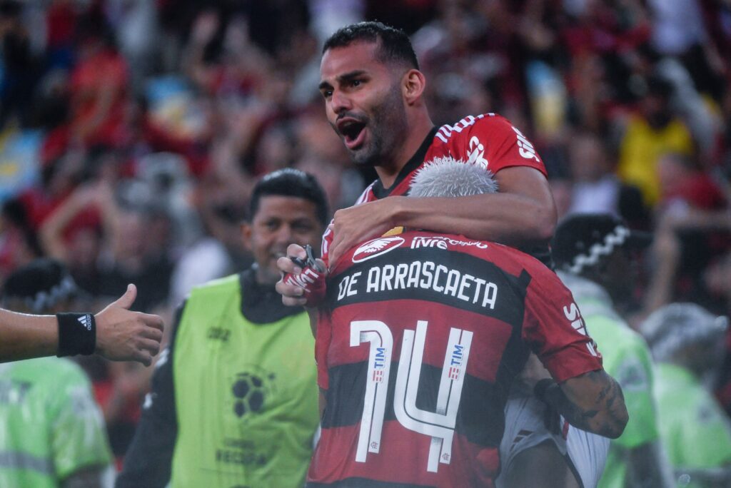 Thiago Maia e Arrascaeta, pelo Flamengo
