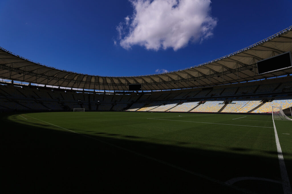 Maracanã em dia de jogo do Flamengo; Clube seegue em embate com a Conmebol para utilizar estádio em jogos antes da final da Libertadores