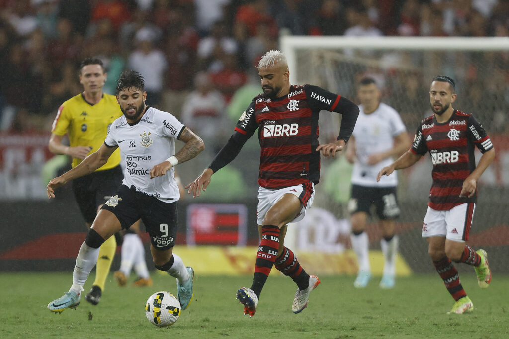 A Polícia Militar e a Prefeitura do Rio de Janeiro montaram esquemas de segurança e tráfego para Flamengo x Corinthians, neste domingo