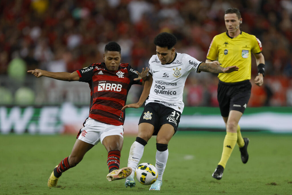 Relacionado para o jogo de amanhã contra o Goiás, o atacante do Flamengo está sendo investigado pela Polícia Civil