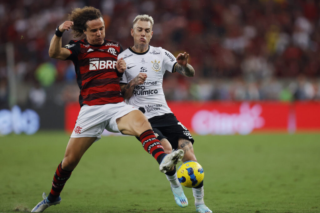 David Luiz e Roger Guedes em Flamengo x Corinthians