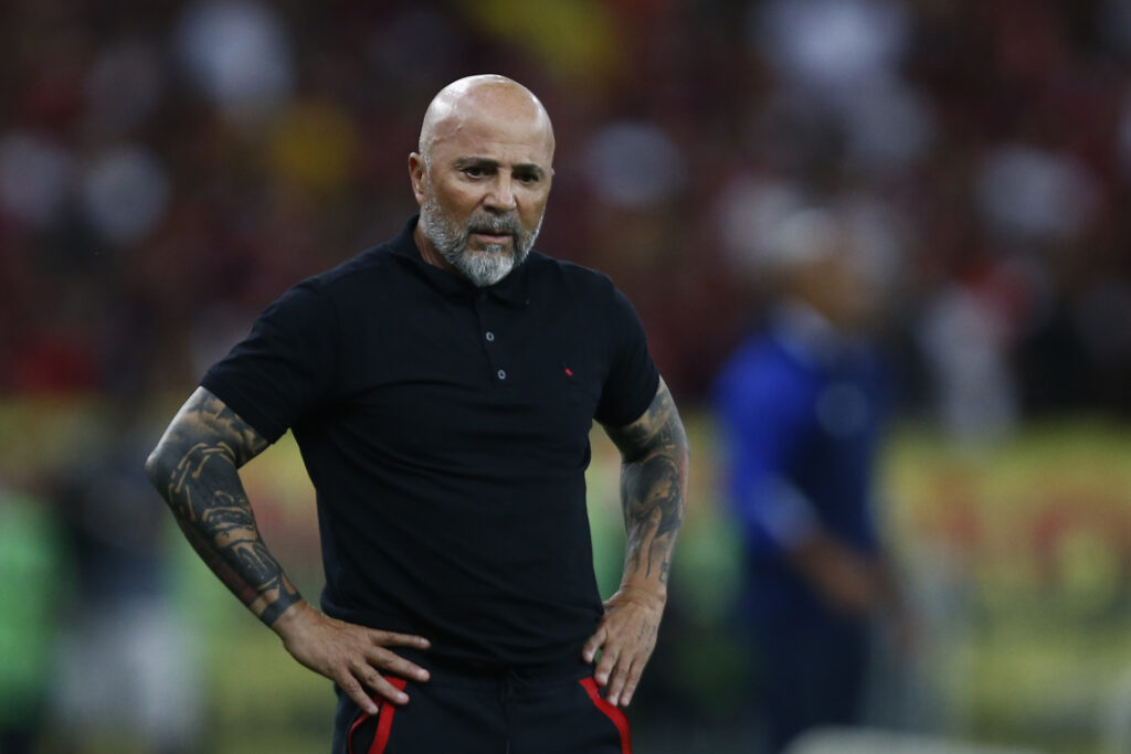 Renato Maurício Prado criticou Sampaoli sobre a má atuação do Flamengo contra o Cruzeiro, neste sábado (27), pelo Campeonato Brasileiro