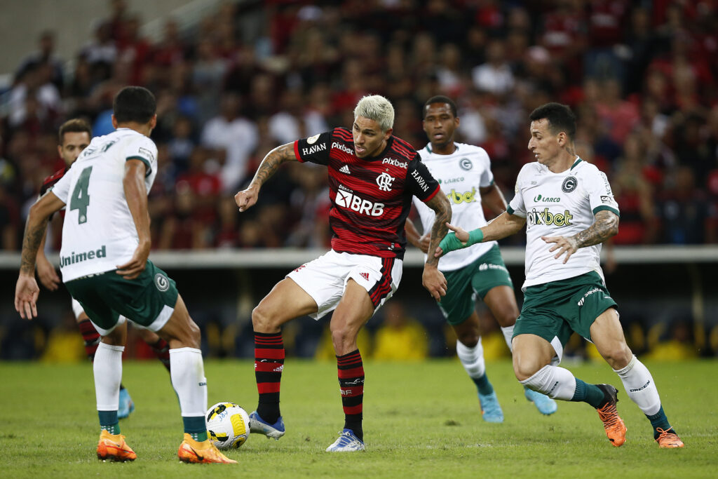 Pedro durante Flamengo x Goiás
