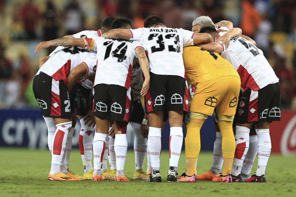 Ñublense enfrentando o Flamengo no Maracanã, pela Libertadores