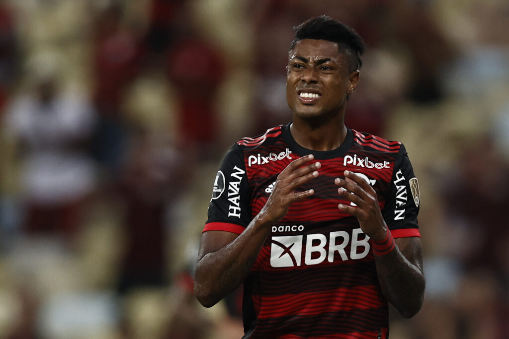 Bruno Henrique desfalca Flamengo contra o Fluminense
