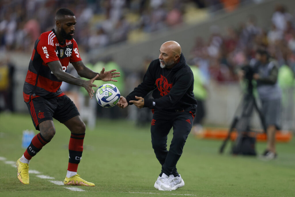 Para o duelo de amanhã contra o Corinthians, Jorge Sampaoli terá o elenco do Flamengo quase completo devido à dois retornos importantes