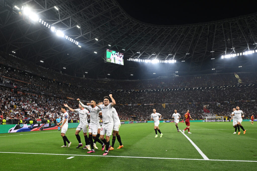Após brigar para não cair na La Liga sob o comando de Sampaoli, o Sevilla é campeão da Europa League desbancando a Roma na final