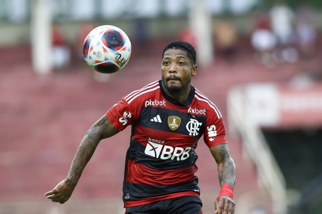 Marinho, jogador do Flamengo, negocia com o São Paulo
