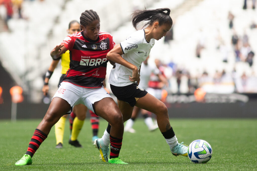 Flamengo enfrenta o Corinthians pelo Brasileirão Feminino