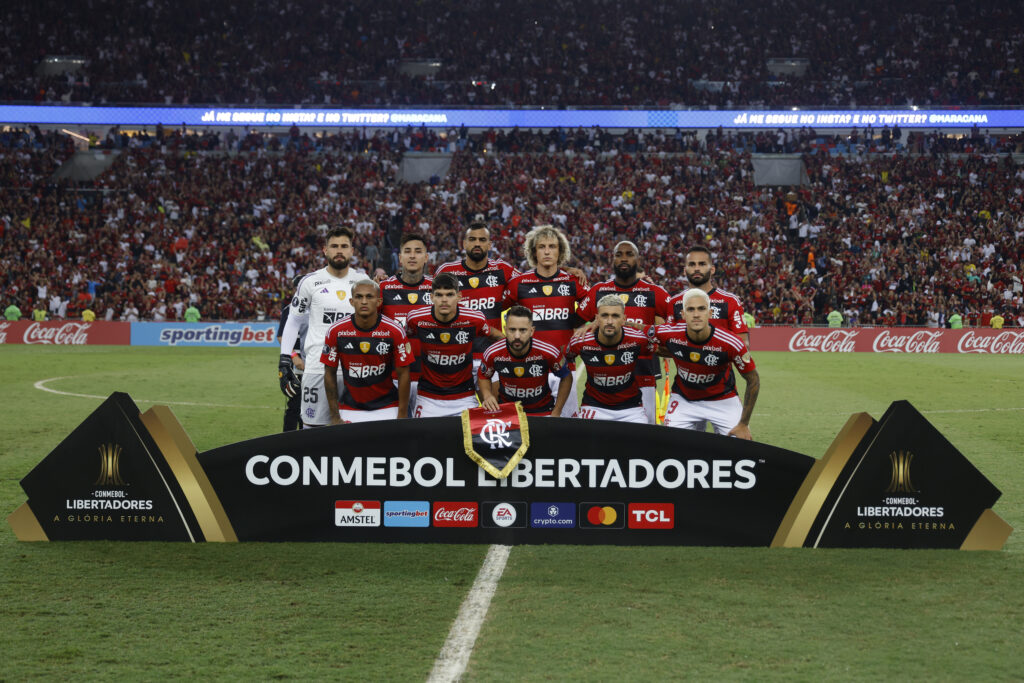 Time do Flamengo em jogo pela Libertadores; equipe enfrenta o Aucas nesta quarta