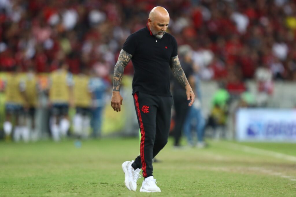 Nesta segunda-feira, Jorge Sampaoli, técnico do Flamengo, deu passo importante para unificar trabalho da base com o profissional