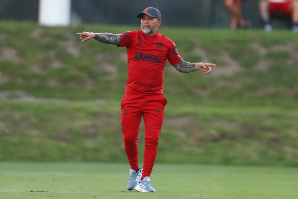 Sampaoli recebeu atualizações de Matheus França e Gabiol