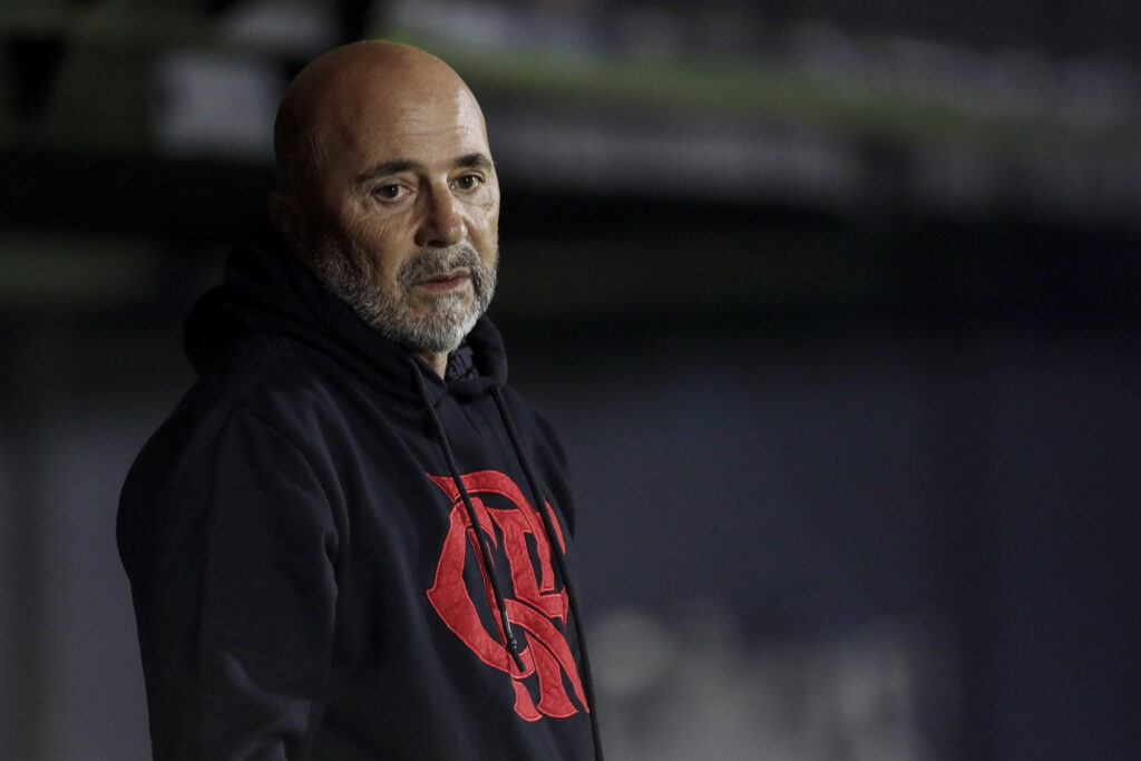 Torcida enlouquece com fala de Sampaoli sobre optar por Thiago Maia no lugar de Ayrton Lucas