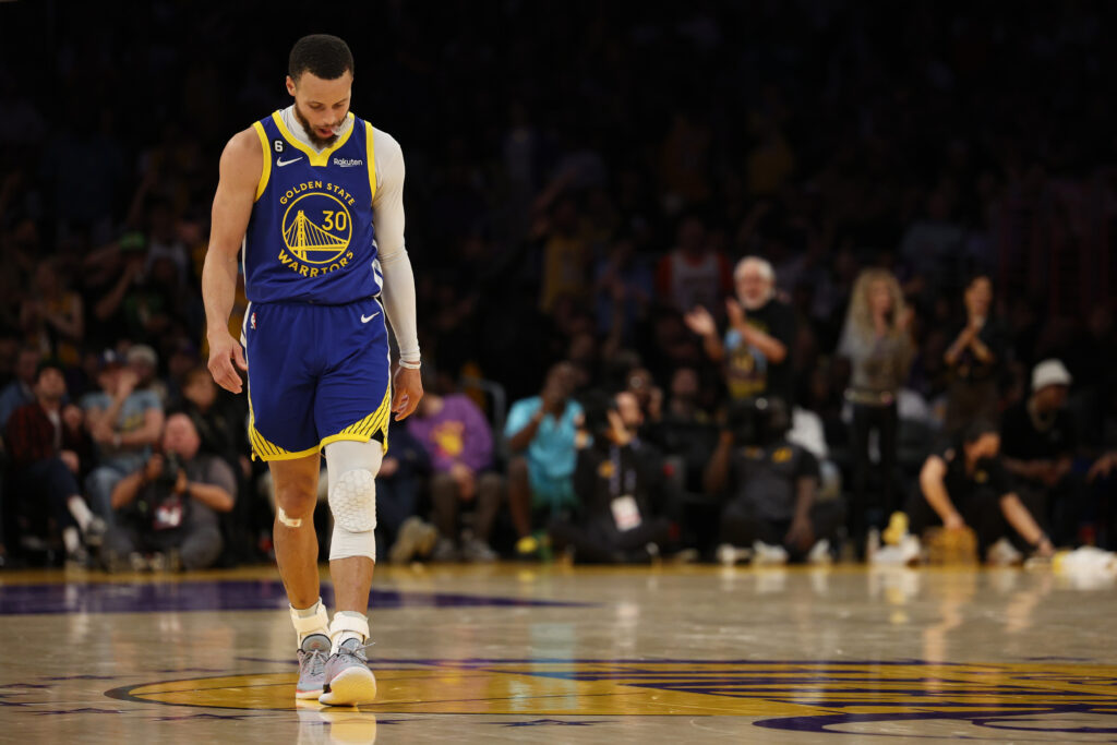 Stephen Curry depois de eliminação do Golden State Warriors da NBA; Flamengo em 2023 lembra campanha decepcionante do time americano