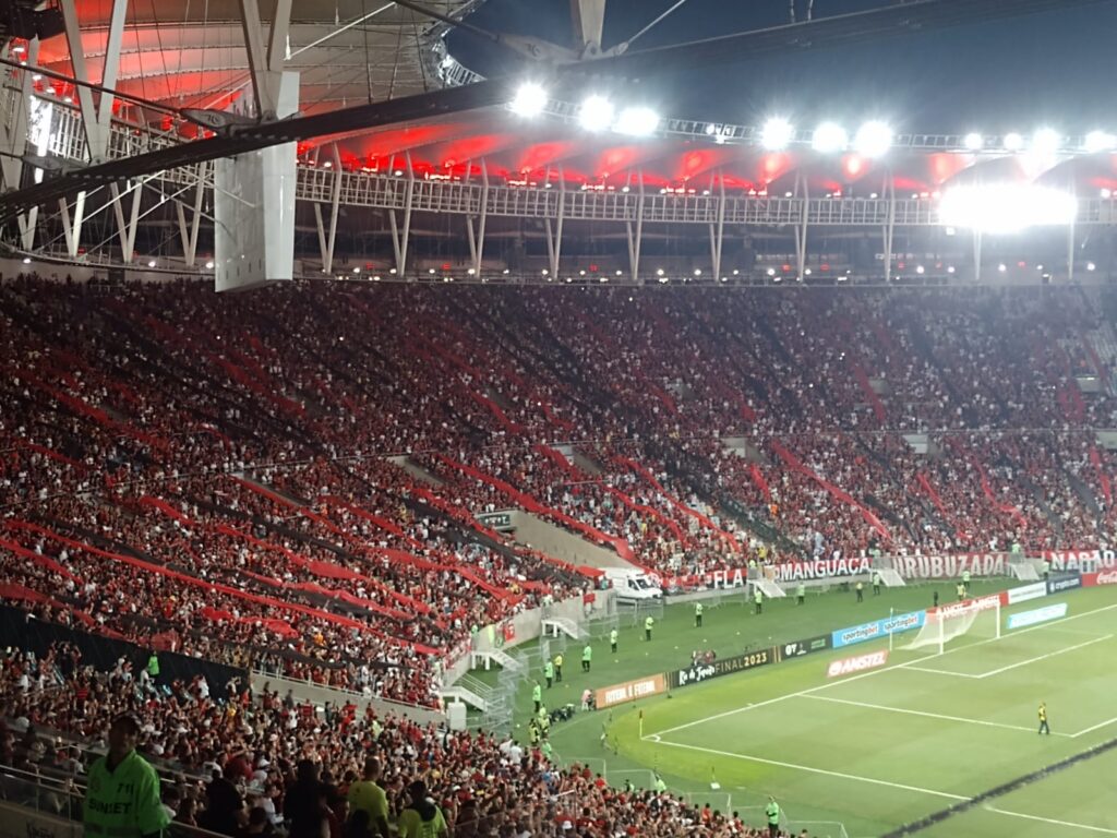 Torcida do Flamengo dá show no Maracanã