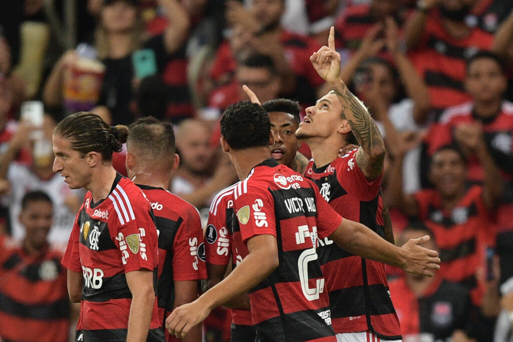 Com gol contra o Aucas na Libertadores, Pedro ameaça artilharia de Gabigol no novo Maracanã. Lista é encabeçada por atacantes do Flamengo