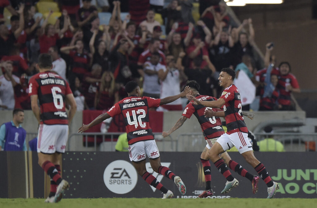 Jogadores do Flamengo comemoram gol