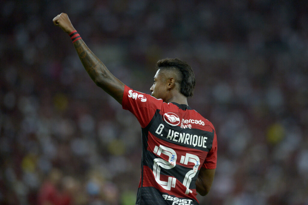 Bruno Henrique comemora gol pelo Flamengo