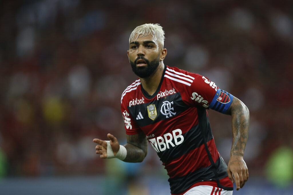 Gabigol em campo pelo Flamengo; atacante desperdiçou cobrança de pênalti em jogo contra o Grêmio