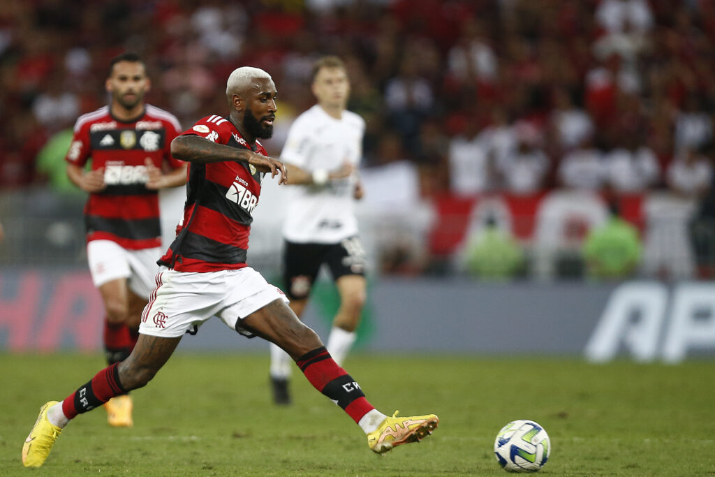 Gerson em campo pelo Flamengo