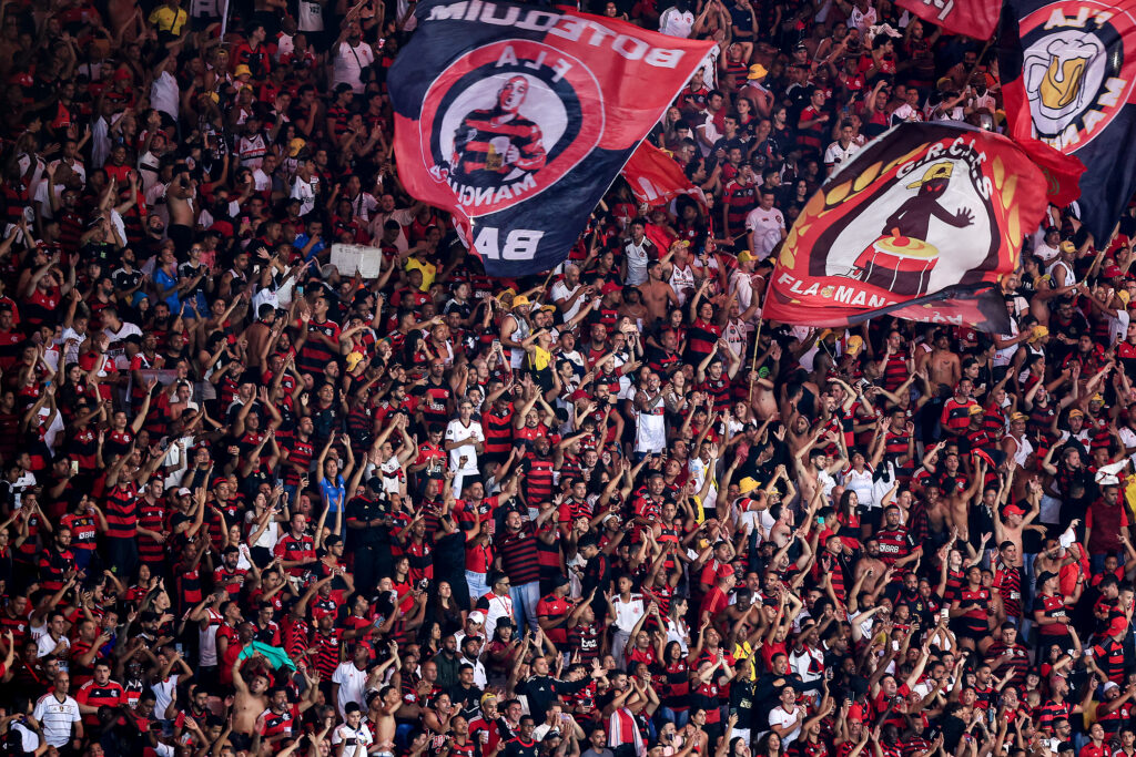 Torcida do Flamengo em jogo do Brasileirão; clube tem seis dos dez maiores públicos do torneio