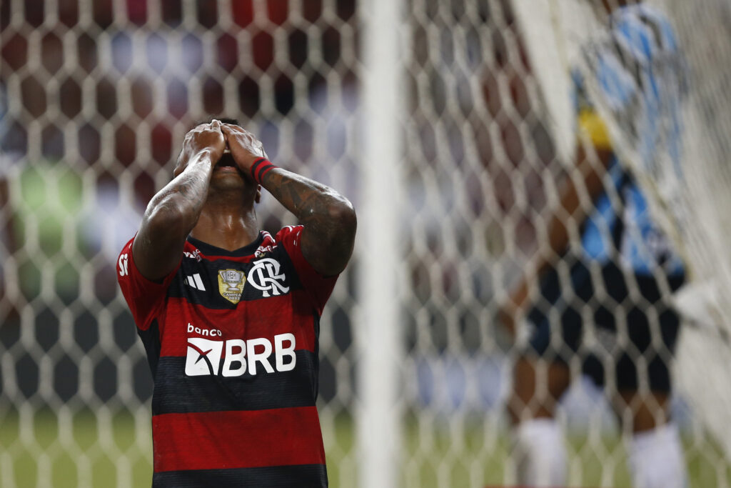 Bruno Henrique quebrou um jejum de 428 dias sem marcar pelo Flamengo e desabafou na saída do campo: 'Coração ferido'