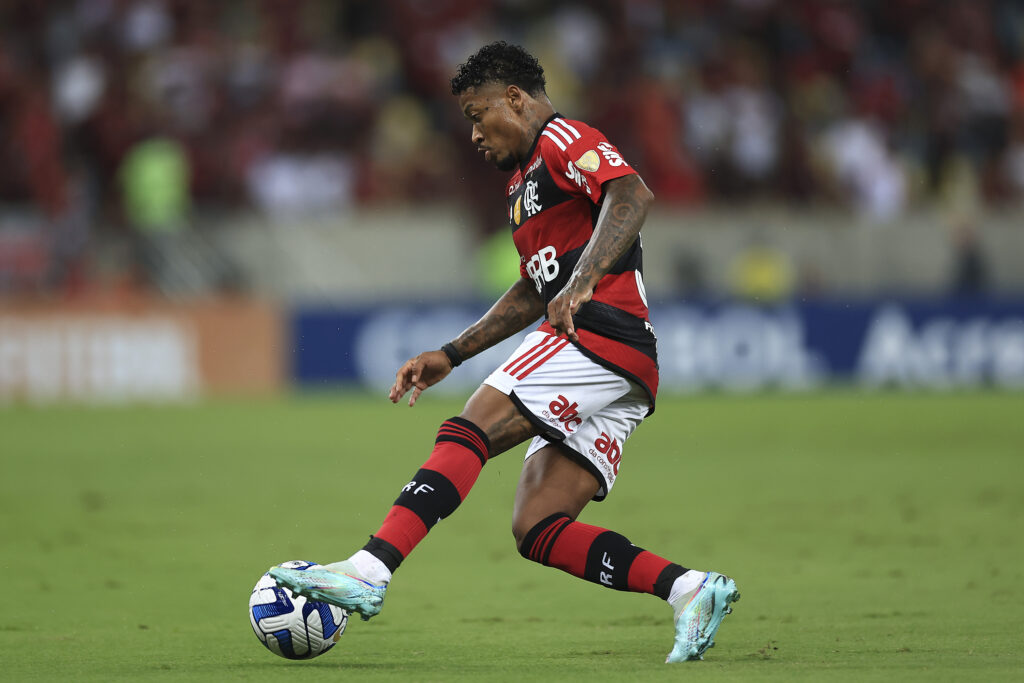 Marinho exige receber salários até dezembro para sair do Flamengo