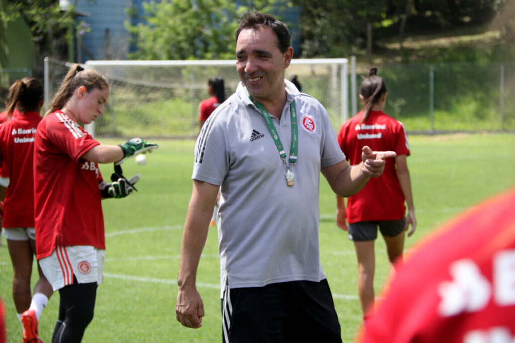 Maurício Salgado, ex-Internacional e novo técnico do futebol feminino do Flamengo