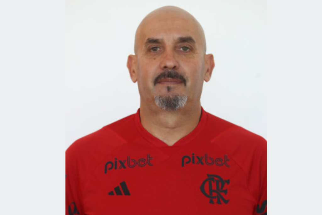 Pablo Fernández, ex-preparador do Flamengo; clube optou por não defender profissional que socou rosto de Pedro