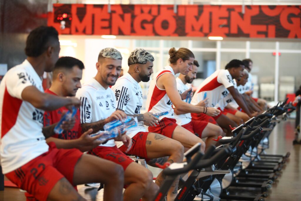 Com a saída de Pablo Fernandez, da comissão de Sampaoli, após briga com Pedro, Flamengo terá desafio para manter evolução na parte física