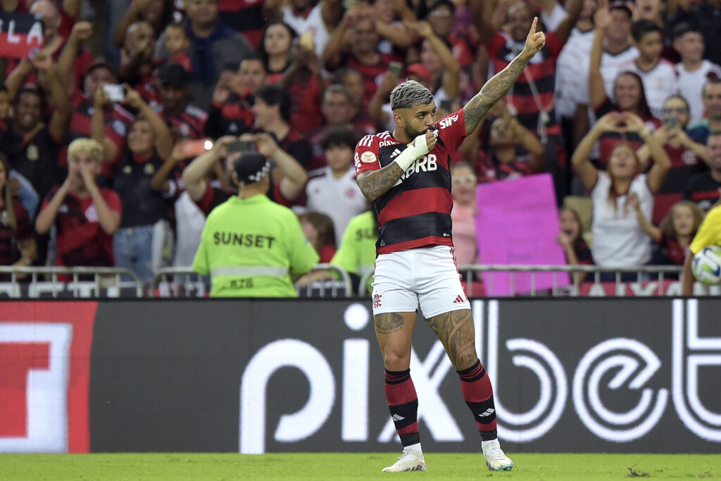 Gabigol comemora gol pelo Flamengo sobre o Fortaleza pelo Brasileirão
