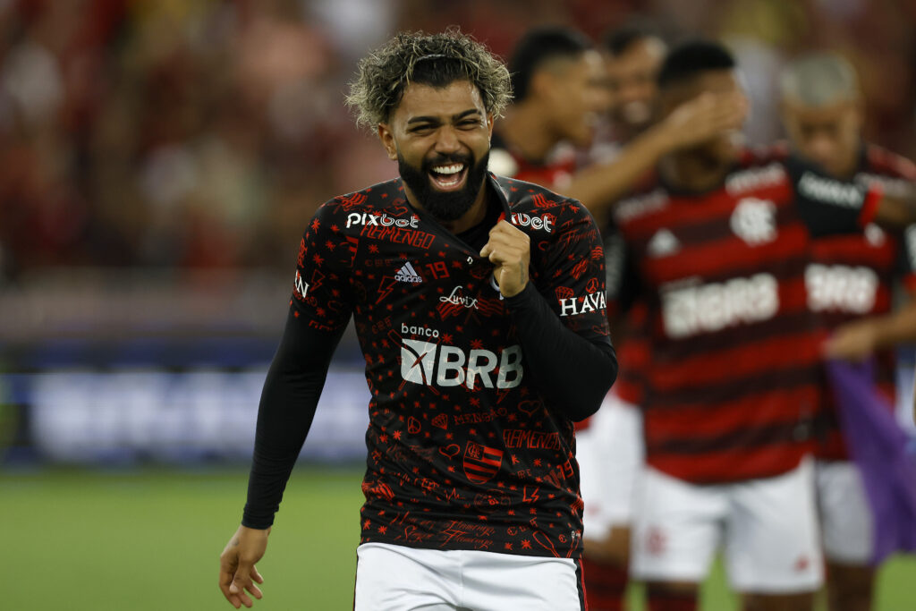 Gabigol rindo durante aquecimento do Flamengo; atacante brilhou na vitória sobre o Grêmio