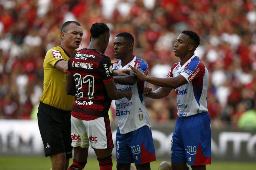 Onde vai passar o jogo entre Flamengo e Fortaleza hoje pelo Campeonato Brasileiro