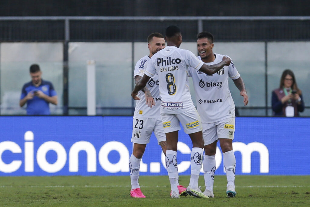 Santos abre placar contra o Botafogo com assistência espetacular de Jean Lucas