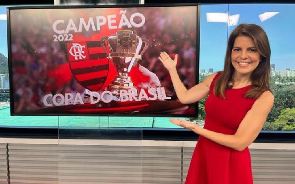 Mariana Gross comemora título do Flamengo durante RJTV; Jornalista revelou emoção do filho para entrar em campo no Fla x Flu