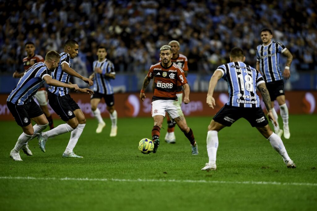 Flamengo só tem um representante na seleção do 1º turno do Brasileiro; Grêmio tem 3