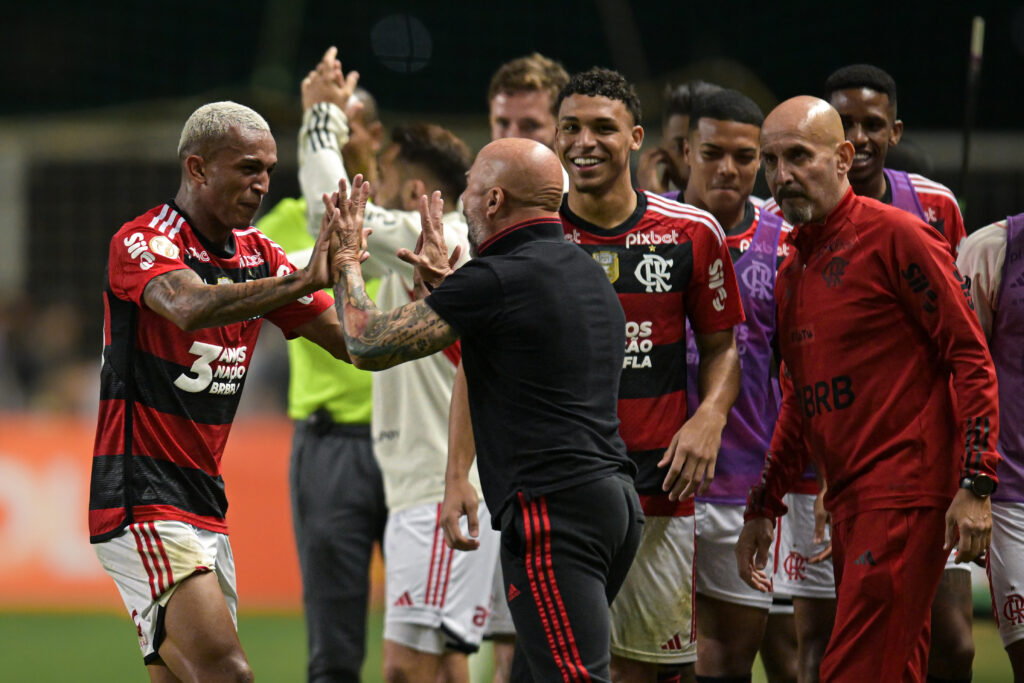 Últimas notícias do Flamengo: Gerson defende Pedro e demissão de Pablo Fernández