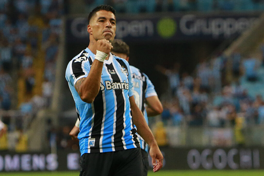 Jornalista uruguaio crava se Suárez continua no Grêmio para jogo da volta