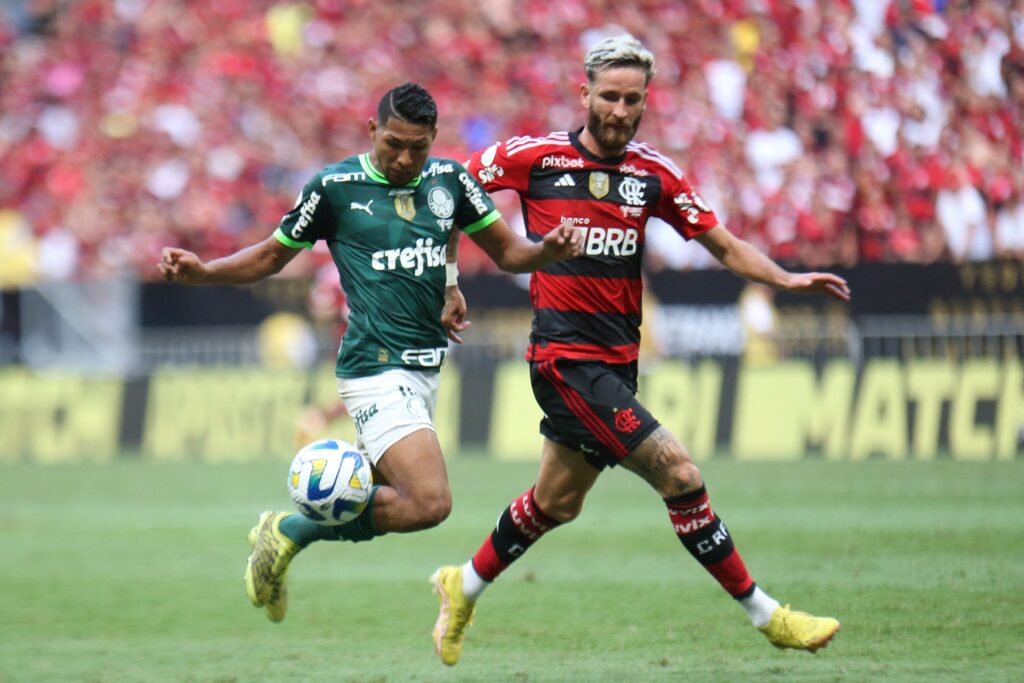 Flamengo e Palmeiras se enfrentam no Brasileirão