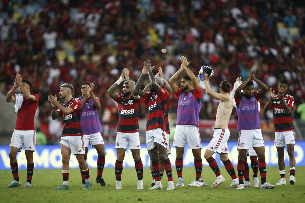 Torcida do Flamengo lota Maracanã mais do que o Botafogo tem de sócios