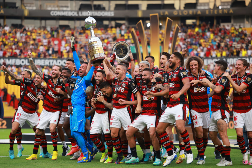 Com o domínio brasileiro na Libertadores, principalmente com Flamengo e Palmeiras, Tim Vickery vê o campeonato virando "Pan-Americano"