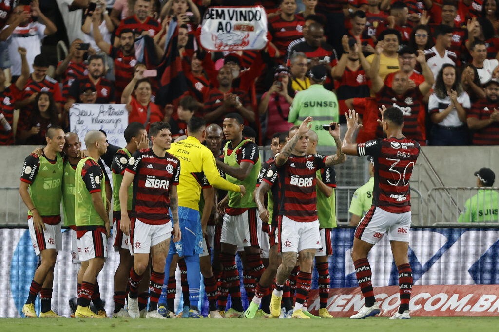 Flamengo comemora gol de Cebolinha sobre o Atlético-MG